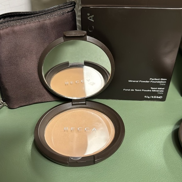 Becca highlighter and powder foundation duo, ✨ NIB! - Picture 7 of 9